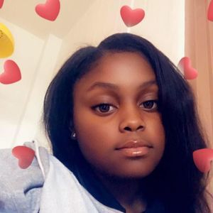 Meet your Posher, Claudia